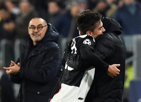 Paulo Dybala asker selamını verdi Merih Demiral'e sarıldı!