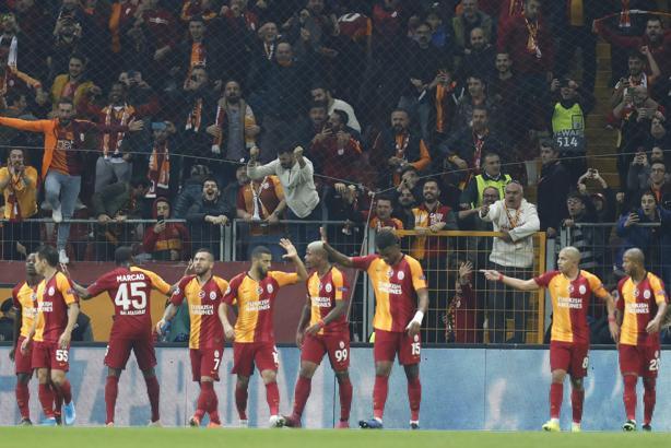 Galatasaray taraftarı takımını yalnız bırakmadı