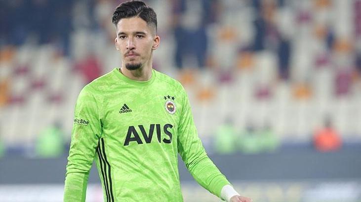 Altay Bayındır takımını ipten aldı