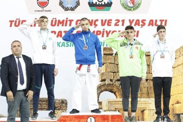 Büyükşehirli karatecilerden 3 madalya