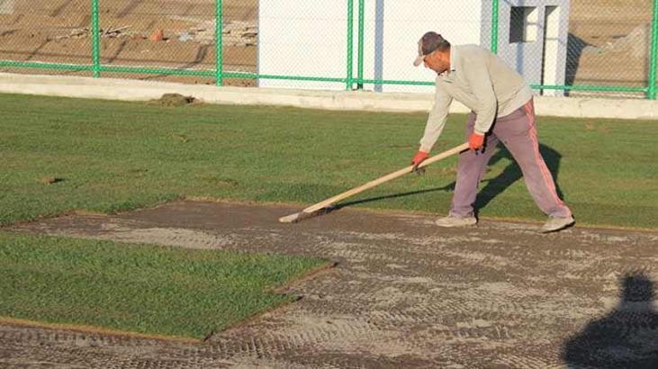 Elazığ Doğukent Stadı'na çim serimi yapıldı