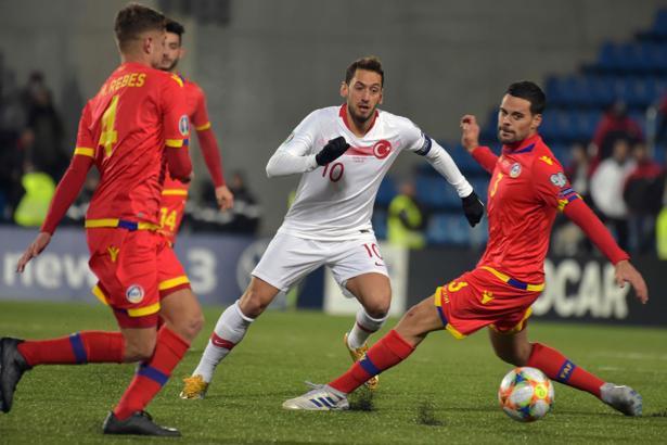 Hakan Çalhanoğlu: Stresi üstümüzden attığımız için çok mutluyuz
