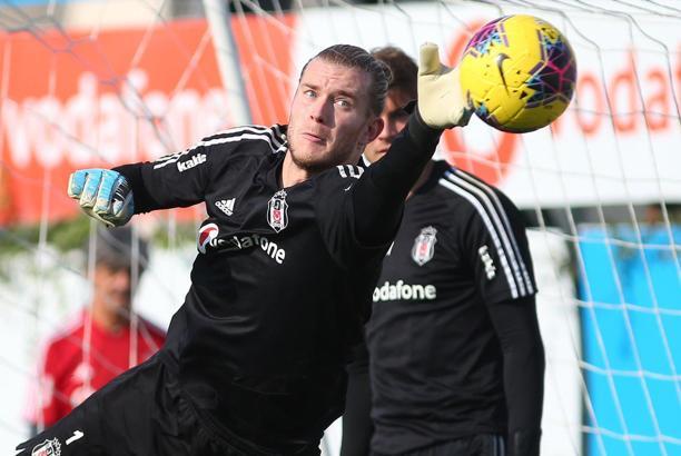 Loris Karius geçilmiyor!