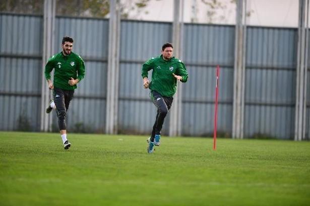 Bursaspor'da kurtarıcı Seleznov ile Ramazan Keskin oldu