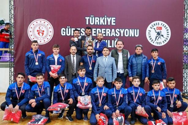 Minikler 1'inci Lig'de Kahramanmaraş Göksun Gem şampiyon oldu