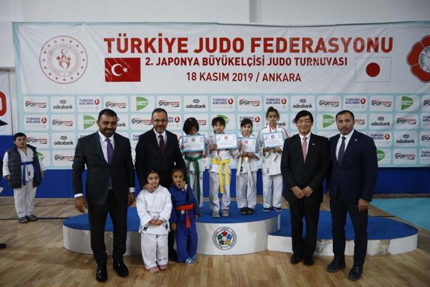 Bakan Kasapoğlu, 2'nci Japonya Büyükelçisi Judo Turnuvası'nı izledi
