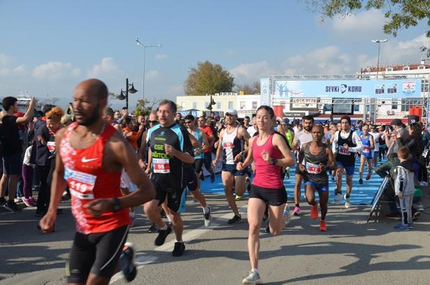 Gelibolu'da, milli atlet Şevki Koru anısına koştular