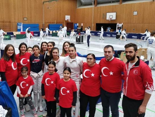 Yıldız Milli Eskrim Takımı'ndan Avrupa'da iki bronz madalya