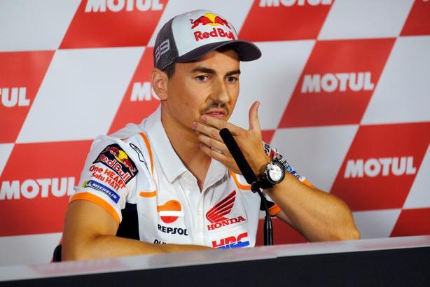 Motosiklet pilotu Jorge Lorenzo pistlere veda etti