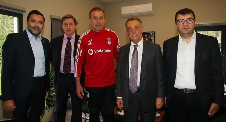 Beşiktaş'ta 3 futbolcu ile yollar ayrılıyor!