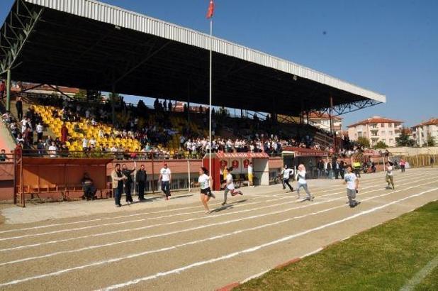 Akşehir'de atletizm yarışması düzenlendi