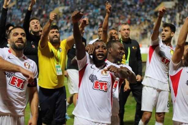 Adana Demirspor - Eskişehirspor maç sonucu: 2-3