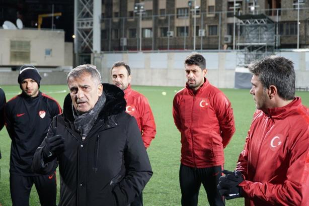 Şenol Güneş'ten, Ümit Milli Takımı'na destek