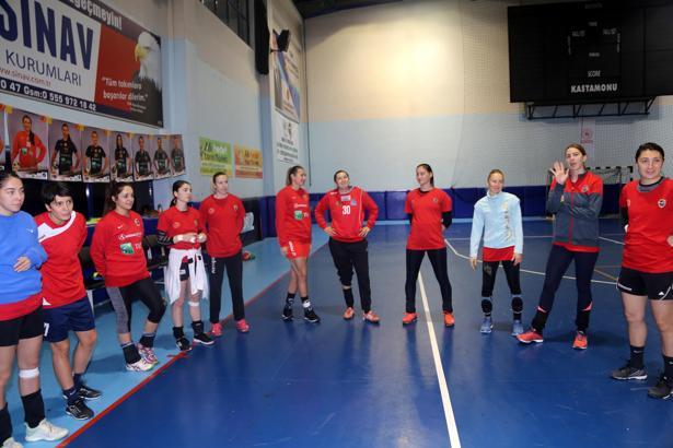 Kastamonu Belediyesporlu hentbolcular EHF Kupası'na odaklandı