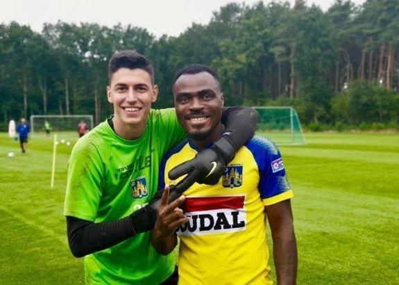 Eski Fenerbahçeli Emenike yine kovuldu