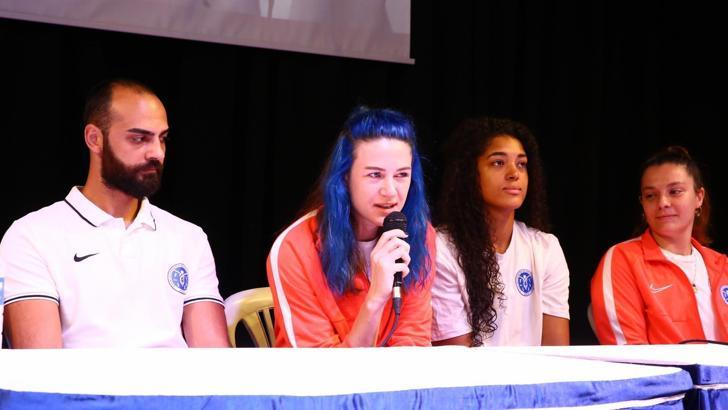 Aydınlı voleybolcular öğrencilerle buluştu