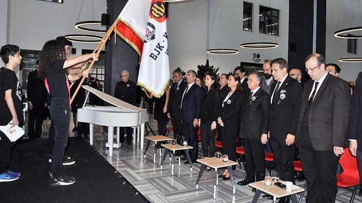 Çebi, 9'u 5 geçe Kabataş'ta saygı duruşunda bulundu