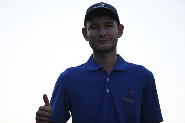 Amatör genç golfçü Taner Yamaç, profesyonellere kafa tutuyor