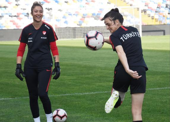 A Milli Kadın Futbol Takımı ilgi bekliyor