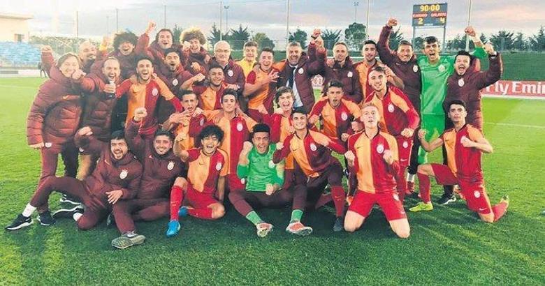 Gençlerden Terim'e