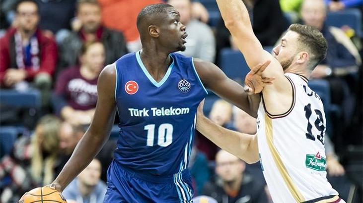 Türk Telekom Basketbol'dan her seyirciye bir fidan