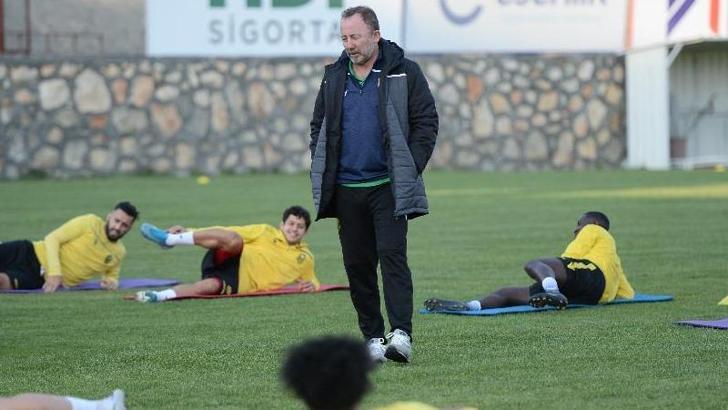 Sergen Yalçın'dan futbolculara uyarı!