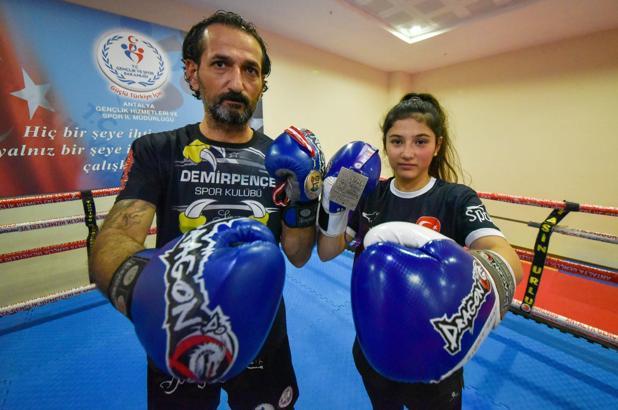 Baba-kız milli formayla altın madalya hedefliyor