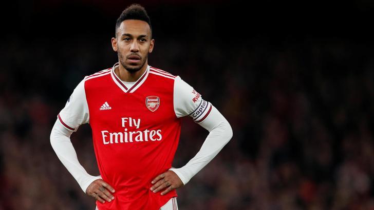 Arsenal'da Xhaka'nın yerine kaptanlığa Aubameyang getirildi