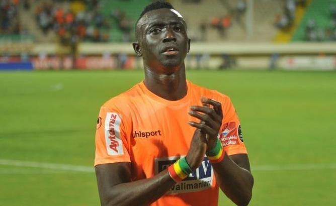 Alanyaspor'dan Papiss Cisse'ye 1+1 yıllık sözleşme