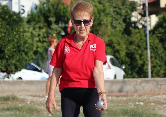 82 yaşındaki emekli havacı binbaşı Birsen İnan hayatını spora adadı