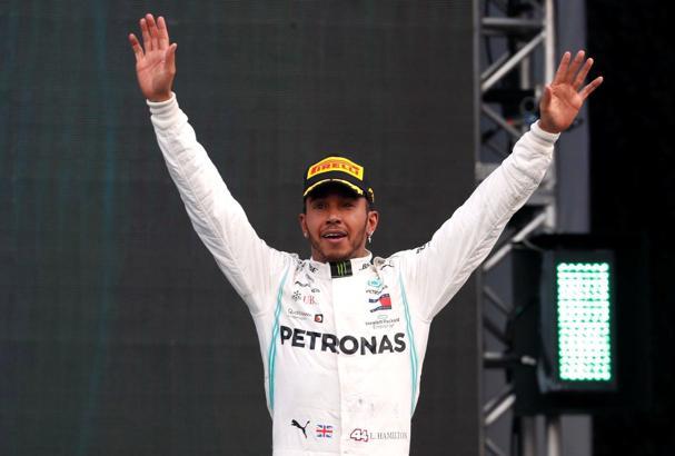Lewis Hamilton şampiyonluğunu ilan etti