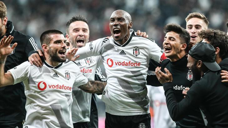 Beşiktaş'ta Atiba Hutchinson ile yola devam