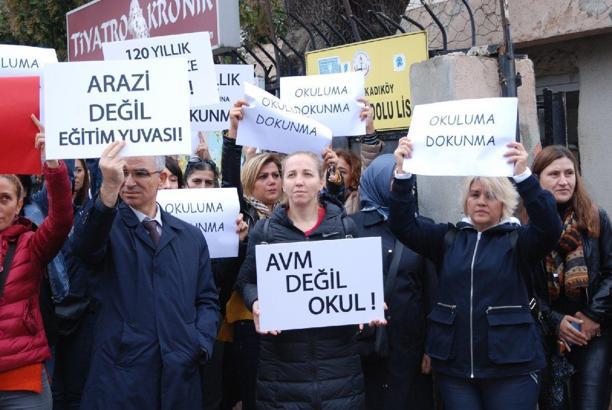 Fenerbahçe'ye devredilmişti... Öğrencilerden protesto gösterisi