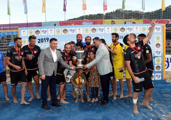 Plaj Futbolu Ligi'nde şampiyon Alanya Belediyespor