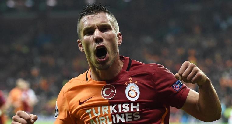 Podolski'den Fenerbahçelileri kızdıran paylaşım!