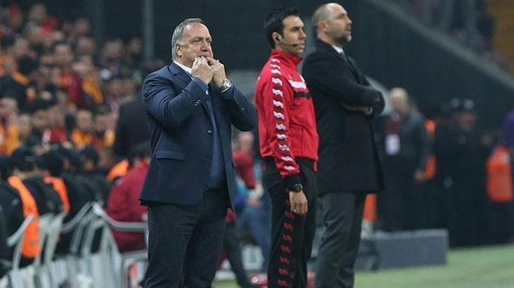 Advocaat'ı rahat bırakmıyorlar!
