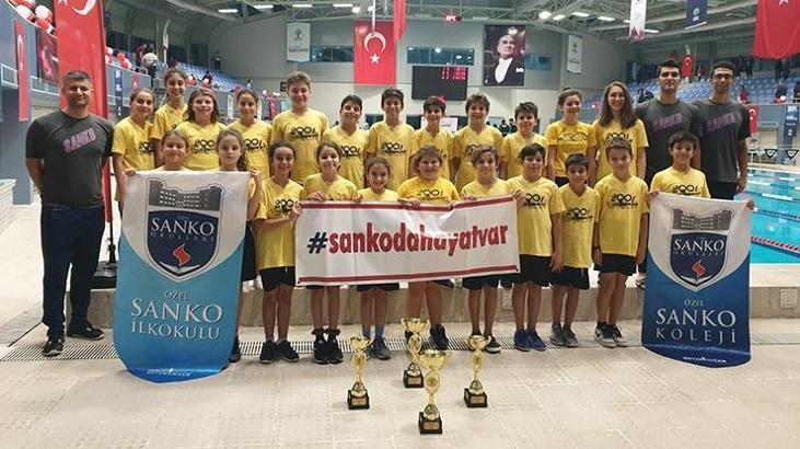 SANKO'lu yüzücüler Cumhuriyet için kulaç attı
