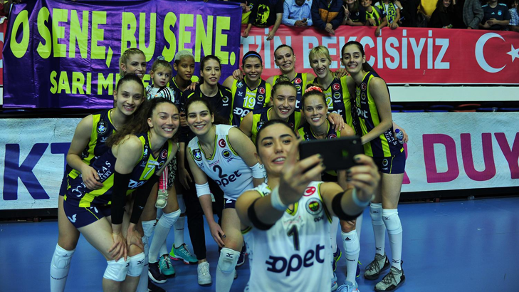Fenerbahçe, Vakıfbank'ı devirdi