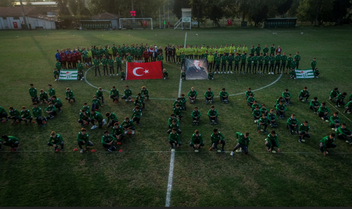 Bursaspor, Cumhuriyet Bayramı'nı altyapı oyuncularıyla kutladı
