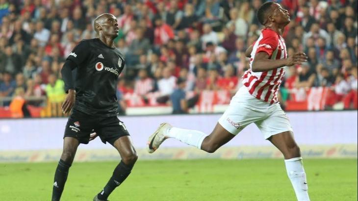 Beşiktaş'ta Atiba Hutchinson göz kamaştırıyor