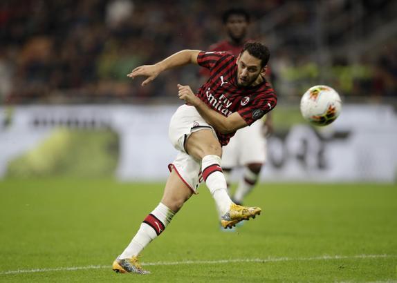 Belhanda yerine Hakan Çalhanoğlu