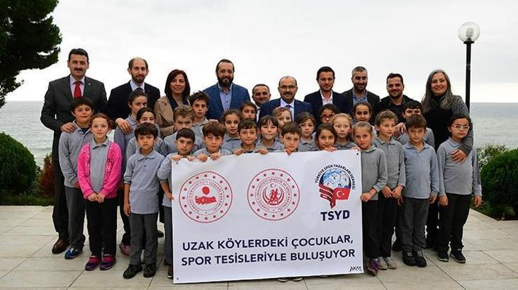Trabzonlu çocuklar spor tesisleriyle buluştu