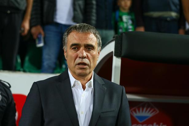 Ersun Yanal'dan futbolculara: Taraftara affettirin