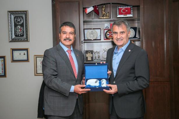 Şenol Güneş'ten, Trabzon Emniyet Müdürü Metin Alper'e ziyaret