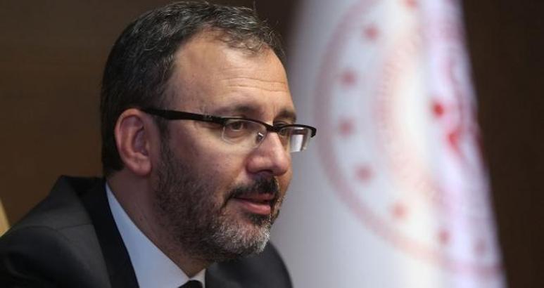 Bakan Kasapoğlu'ndan milli halterci Muhammet Furkan Özbek'e tebrik