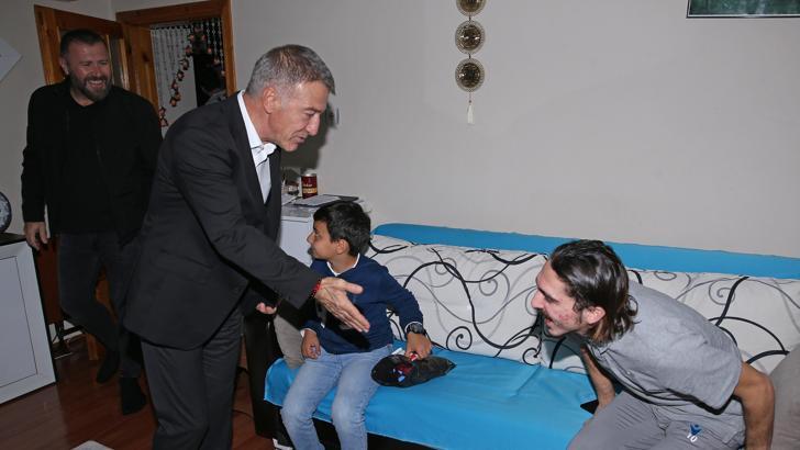 Ahmet Ağaoğlu'ndan Abdülkadir Ömür'e ziyaret