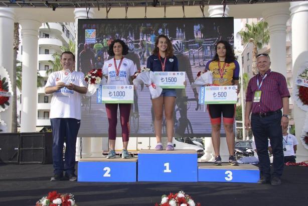 Yenişehir Triatlonu'nun ilk şampiyonları Polatçı ve Yazıcı