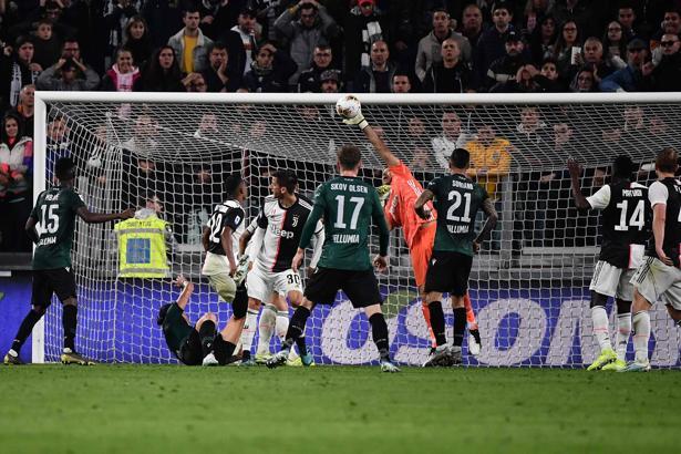 Juventus zorlansa da kazandı