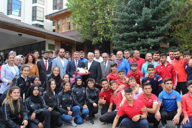 İşitme Engelliler Tekvando ve Karate Milli Takımı'na ziyaret