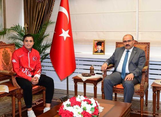 Busenaz Sürmeneli'den Trabzon Valisi Ustaoğlu'na ziyaret